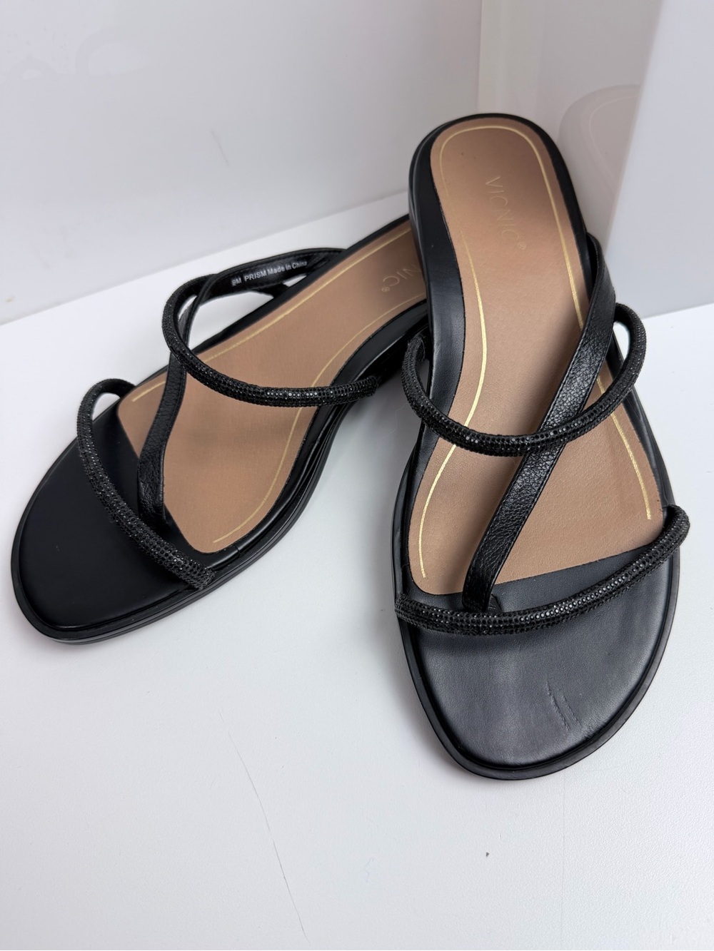 Vionic Prism Sandals Size 9 in Black